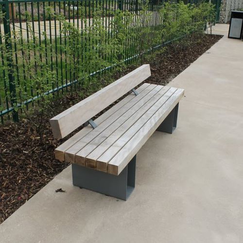 Современная общественная скамейка - AMBLESIDE STRAIGHT - LOGIC STREET & PARK FURNITURE - из лиственных пород дерева / из гальванизированной стали / со спинкой