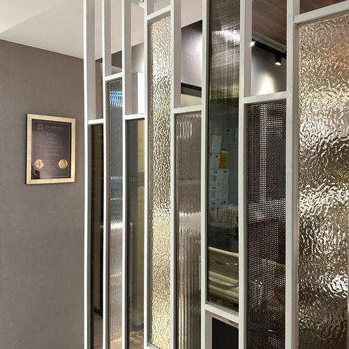 Стеклянная панель для безопасности - R22Y074 - Rahmen (Asia) Limited - слоистая / декорированная / для внутренней компоновки