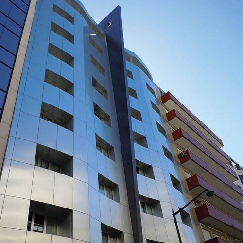 Панельная облицовка фасада - HOTEL ALIF AVENIDAS - ALUCOBOND - из алюминия / из композита / со шпунтовым соединением