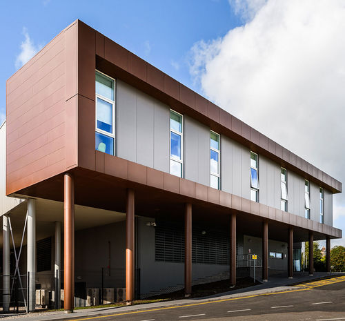 Панельная облицовка фасада - SOUTH LAKES BIRTH CENTRE - ALUCOBOND - из алюминия / из композита / вертикальная