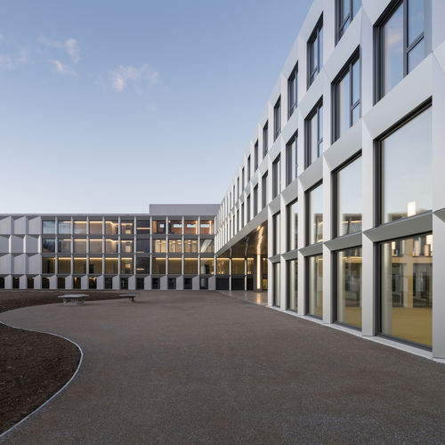 Панельная облицовка фасада - BILDUNGSZENTRUM USTER - ALUCOBOND - из алюминия / со шпунтовым соединением / из долговечных материалов