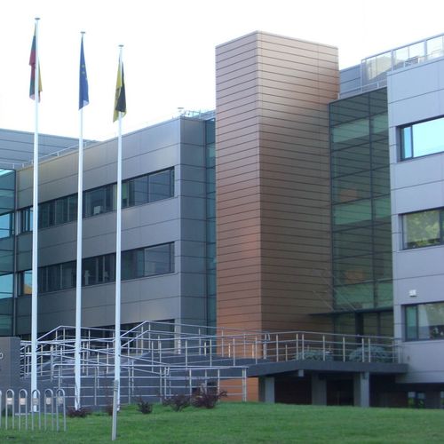 Панельная облицовка фасада - UNIVERSITY INSTITUTE OF APPLIED RESEARCH VILNIUS TMI - ALUCOBOND - из алюминия / из композита / со шпунтовым соединением