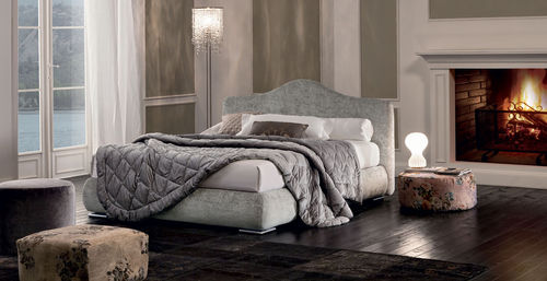 Двуспальная кровать - LUXURY - OGGIONI - классическая / обитая / с изголовьем