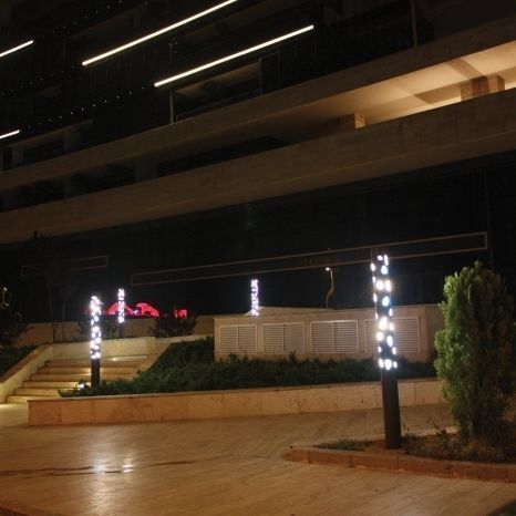 Современная световая колонна - IAMORF - BSI LIGHTING TECHNOLOGIES INC. - из литого алюминия / из нержавеющей стали / из PMMA