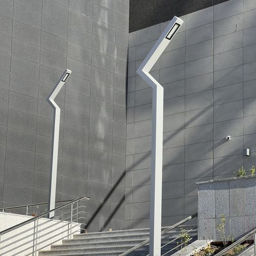 Городской фонарный столб - IZERA - BSI LIGHTING TECHNOLOGIES INC. - современный / из литого алюминия / из нержавеющей стали