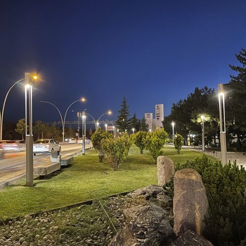 Современная световая колонна - ILIA - BSI LIGHTING TECHNOLOGIES INC. - из нержавеющей стали / из литого алюминия / из закаленного стекла