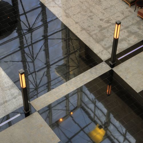Современная световая колонна - SQ-MILLENIUM - BSI LIGHTING TECHNOLOGIES INC. - из нержавеющей стали / из литого алюминия / из PMMA