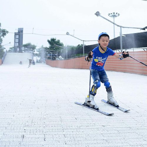 Напольное покрытие из полипропилена - ARTIFICIAL SKI SLOPE - Shanghai Weidan Decorative Materials Co., Ltd - для спортивного учреждения / из плит / перфорированное