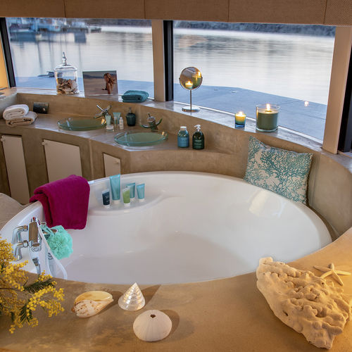 Плавучее здание - ANTHENEA WELLNESS - ANTHENEA - для оздоровительного центра / для спа / современное