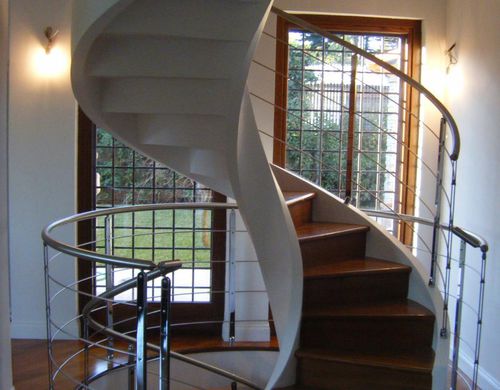 Спиральная лестница - U-CA - Unica living design Poland - винтовая / с деревянными ступеньками / из железобетона