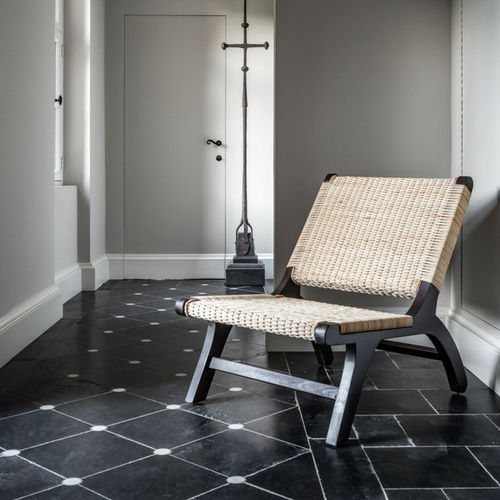 Современное низкое кресло - CHARLIE ONE SEAT - Defleure Home Collection - из тикового дерева / из ротанга / коричневое