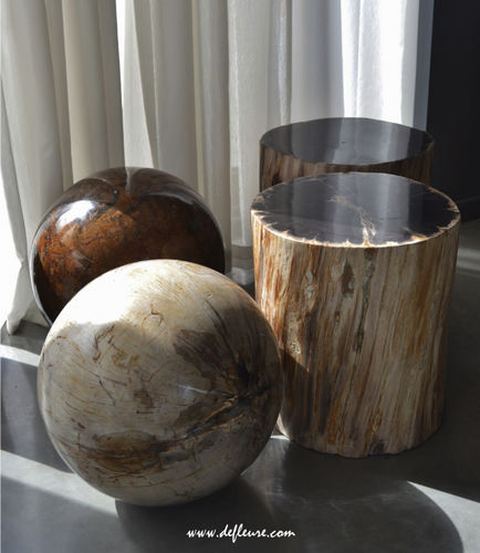 Современный вспомогательный столик - PETRIFIED WOOD - Defleure Home Collection - из окаменевшего дерева / с основанием из окаменевшего дерева / круглый