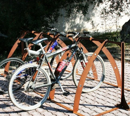 Напольная парковка для велосипедов - ARCO - Trackdesign - горизонтальная / из кортеновской стали / для бытового использования