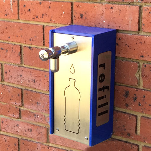 Настенный питьевой фонтанчик - BF200W - Urban Fountains and Furniture - для наружного применения / из металла / для общественных мест