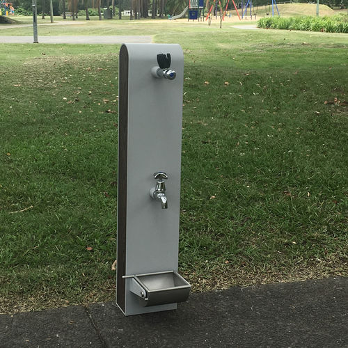 Питьевой фонтанчик для наружного применения - PF450 - Urban Fountains and Furniture - из металла / для общественных мест / для школ