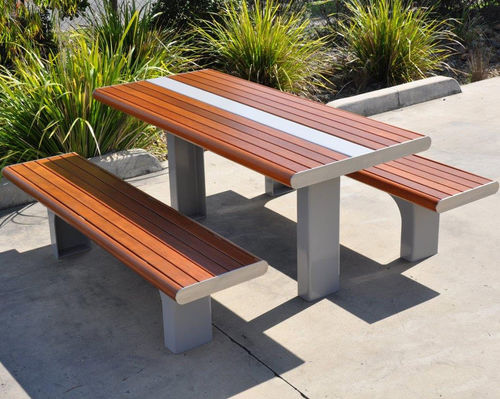 Современный стол для пикника - PT06  - Urban Fountains and Furniture - из дерева / из металла / с основанием из металла