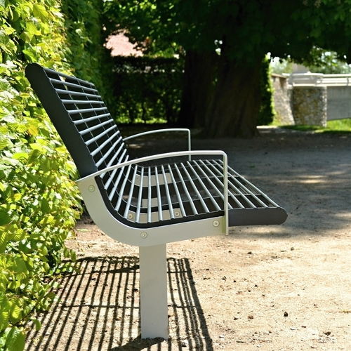 Современная общественная скамейка - BABIA - STREETPARK s.r.o. - из металла / со спинкой / с подлокотниками