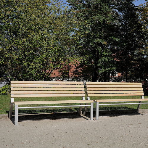 Современная общественная скамейка - ONE - STREETPARK s.r.o. - из дерева / из стали, покрытой порошком / из нержавеющей стали