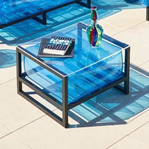 Современный журнальный столик - EKO - MOJOW DESIGN - из полиуретана / с основанием из алюминия / квадратный