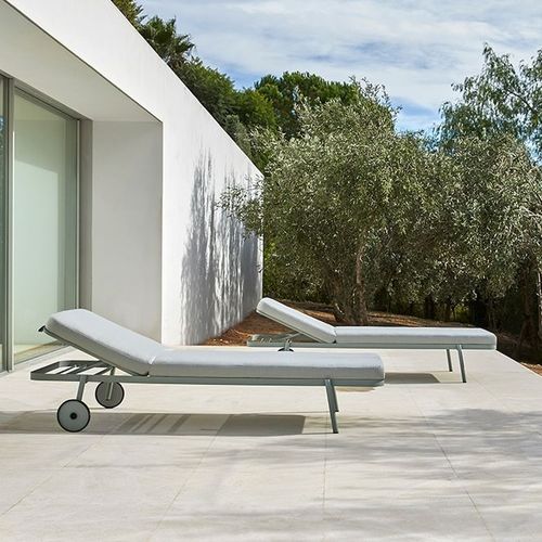 Современный садовый шезлонг - NAO - Musola - из Sunbrella® / из металла / регулируемая спинка