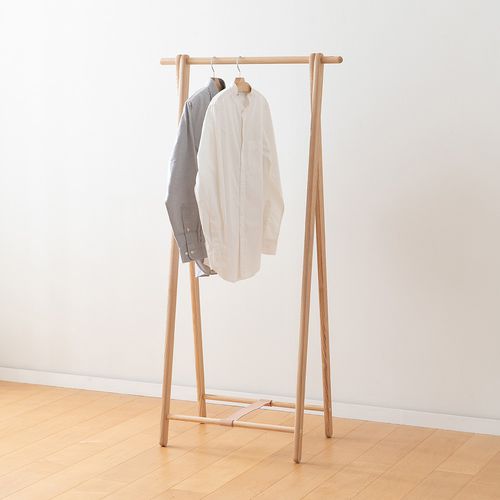 Вешалка для верхней одежды на ножке - Dress Rack - CondeHouse - современная / из дерева / для профессионального использования