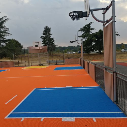 Спортивное покрытие для интерьера - MULTISPORTS - PLAYSPORTS EUROPE - для наружного применения / синтетическое / из полипропилена