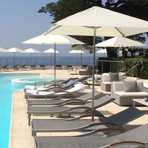 Зонт от солнца с центральной опорой - Piscine - MOUSSES ETOILES - из акриловой ткани / из Sunbrella® / из Batyline®