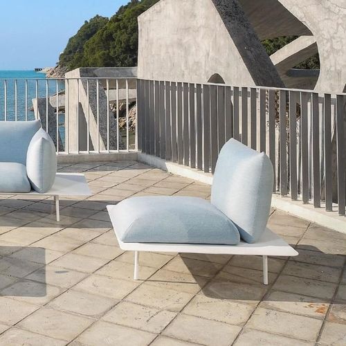 Современное низкое кресло - KONA - IVINI - из Sunbrella® / из алюминия / со съемной подушкой