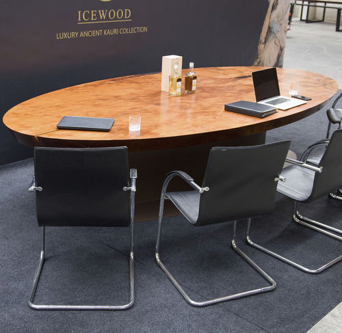 Современный стол для собраний - Icewood - из дерева / из полимера / с основанием из древесины