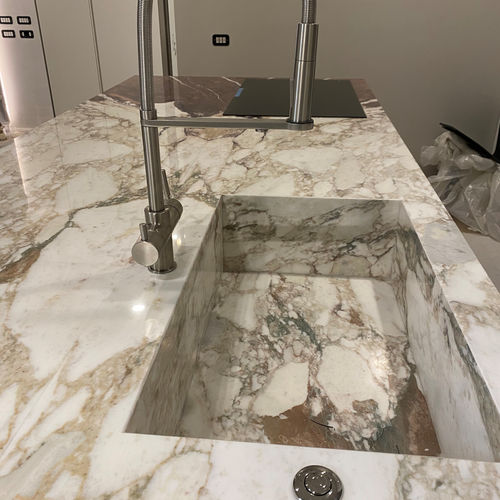Плита из камня из гранита - CALACATTA ORO - GIOVANNOZZI MARMI S.R.L. - для кухни / полированная / имитация мрамора