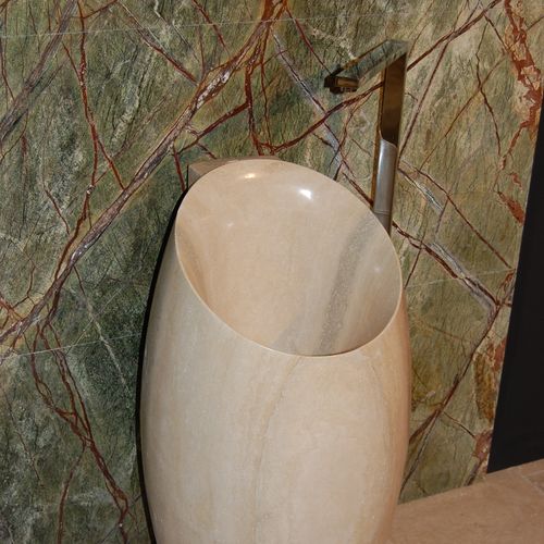 Плита из камня из оникса - ROMAN TRAVERTINE SINK "NAIL" AND FOREST GREEN WALL - GIOVANNOZZI MARMI S.R.L. - для ванной комнаты / настенная / полированная