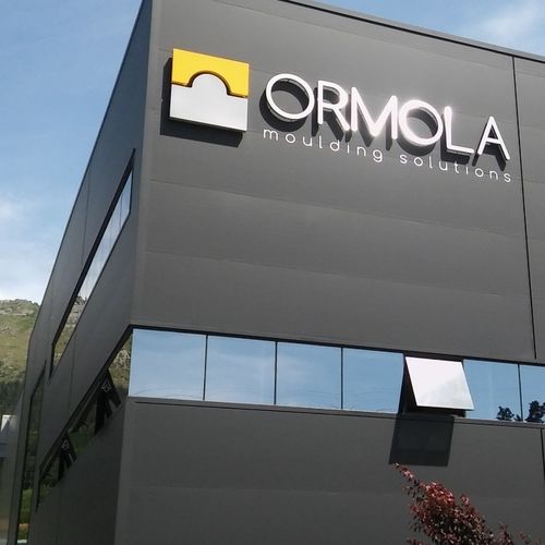 Сэндвич-панель для облицовки - LEYRE® - ArcelorMittal Building Solutions - поверхность из стали / прокладка из полиизоцианурата PIR / высокое сопротивление