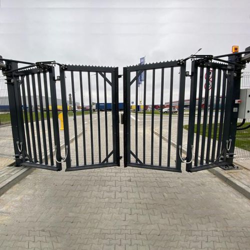 Складное ворота - FALDIVIA - Betafence International - из гальванизированной стали / решетчатое / механизированное