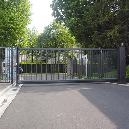 Раздвижное ворота - BEKAMATIC SC - Betafence International - из гальванизированной стали / стальное электросварное / решетчатое