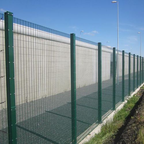 Забор из сварной решетки - SECURIFOR 2D - Betafence International - промышленный / для общественных мест / из сплава