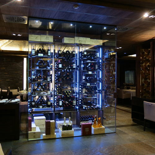 Винный шкаф для сервировки - BAQUEIRA - Dragon Cellars S.L - отдельностоящий / из стекла / 4 застекленные стороны