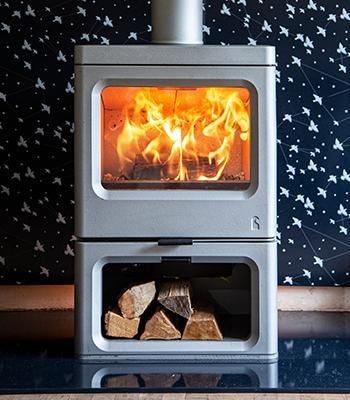 Печь-камин на дровах - SKYE E700 INTELLIGENT - CHARNWOOD - 7,5 кВ / отдельностоящая / современная