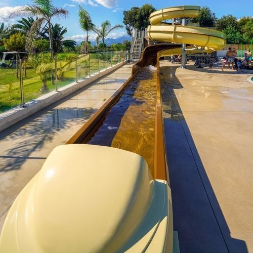 Поворотная водная горка - Diffazur Piscines - прямая / для аквапарков / для общественного бассейна
