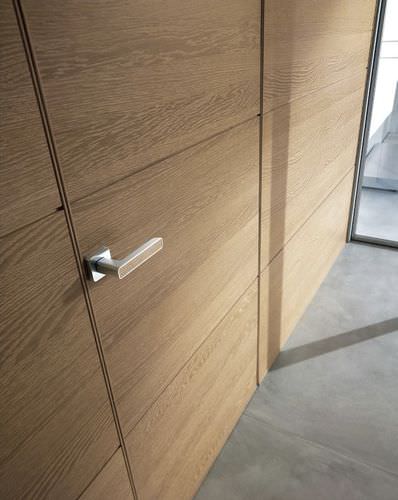 Дверь для интерьера - FILOMURO IVESTITA CON BOISERIE ROVERE - GAROFOLI - из дерева / створчатая / заподлицо