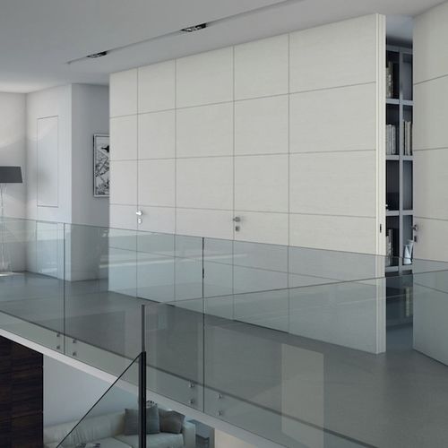 Дверь для интерьера - FILOMURO TINTEGGIABILE CON BOISERIE FRASSINO BIANCO - GAROFOLI - из дерева / створчатая / заподлицо