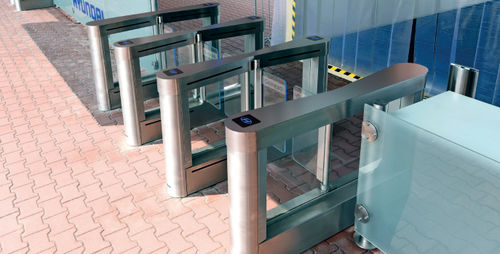 Быстрая дорожка для мощного потока - SPEEDSTILE FL OUTDOOR - GUNNEBO ENTRANCE CONTROL - из стекла / для обеспечения безопасности / из алюминия