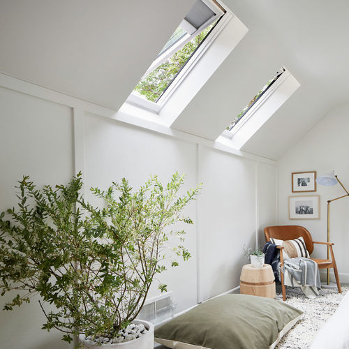 Мансардное окно из дерева - E-CLASS - VELUX - из алюминия / проекционное / с двойным остеклением