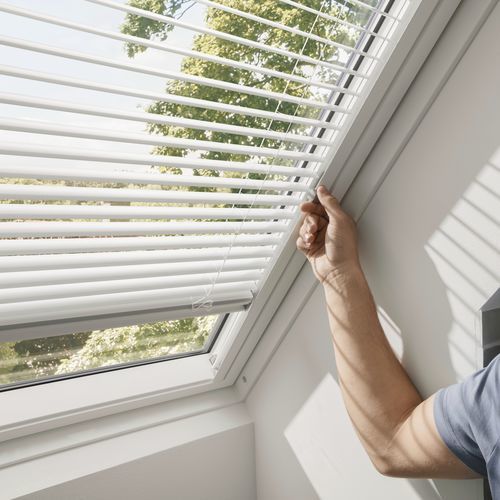 Венецианское жалюзи - VENETIAN - VELUX - для слухового окна / из лакированного алюминия / с ручным приводом