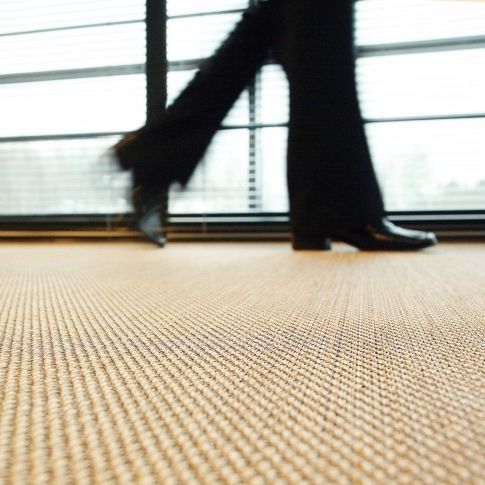 Виниловое напольное покрытие - PLAIN - Hellsten Flooring - для интерьера / для ступени / для офиса