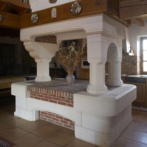 Классическая облицовка камина - BORRÈZE - OCCITANIE PIERRES - из натурального камня / центральная / белая