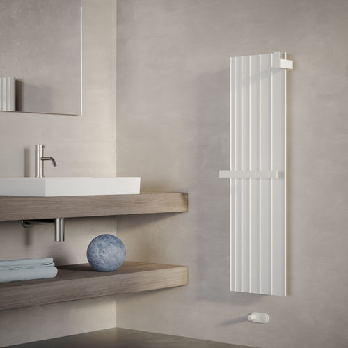 Современный радиатор - TRACCIA - Caleido srl - электрический / на горячей воде / 501 w...750 w