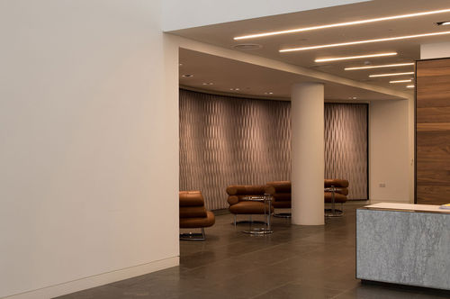 Настенная декоративная панель - ST JAMES ST. RECEPTION - Anne Kyyrö Quinn - из ткани / 3D / изогнутая