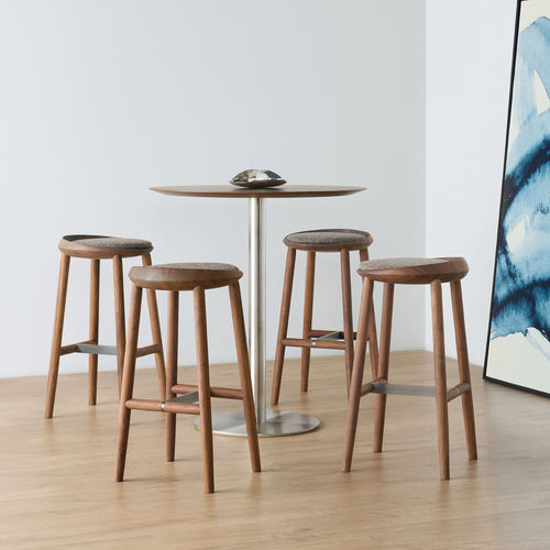 Современный барный табурет - LARGO - BERNHARD design - из кожи / из ткани / с основанием из цельной древесины