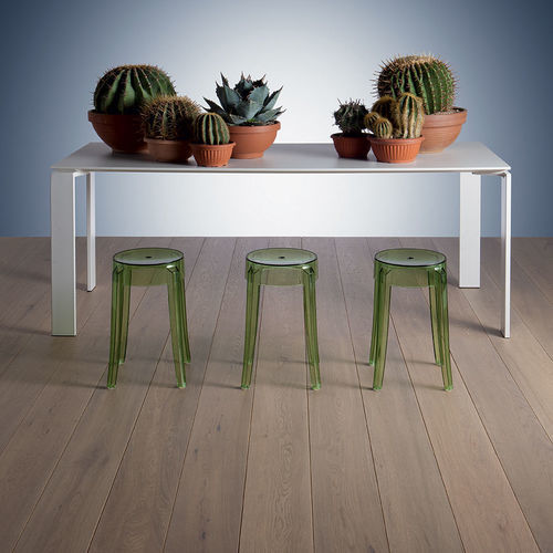 Современный табурет - CHARLES GHOST - Kartell - из поликарбоната / с основанием из поликарбоната / для наружного применения