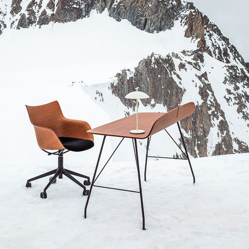 Напольный рабочий стол - EARL  - Kartell - современный / из дерева / изогнутый